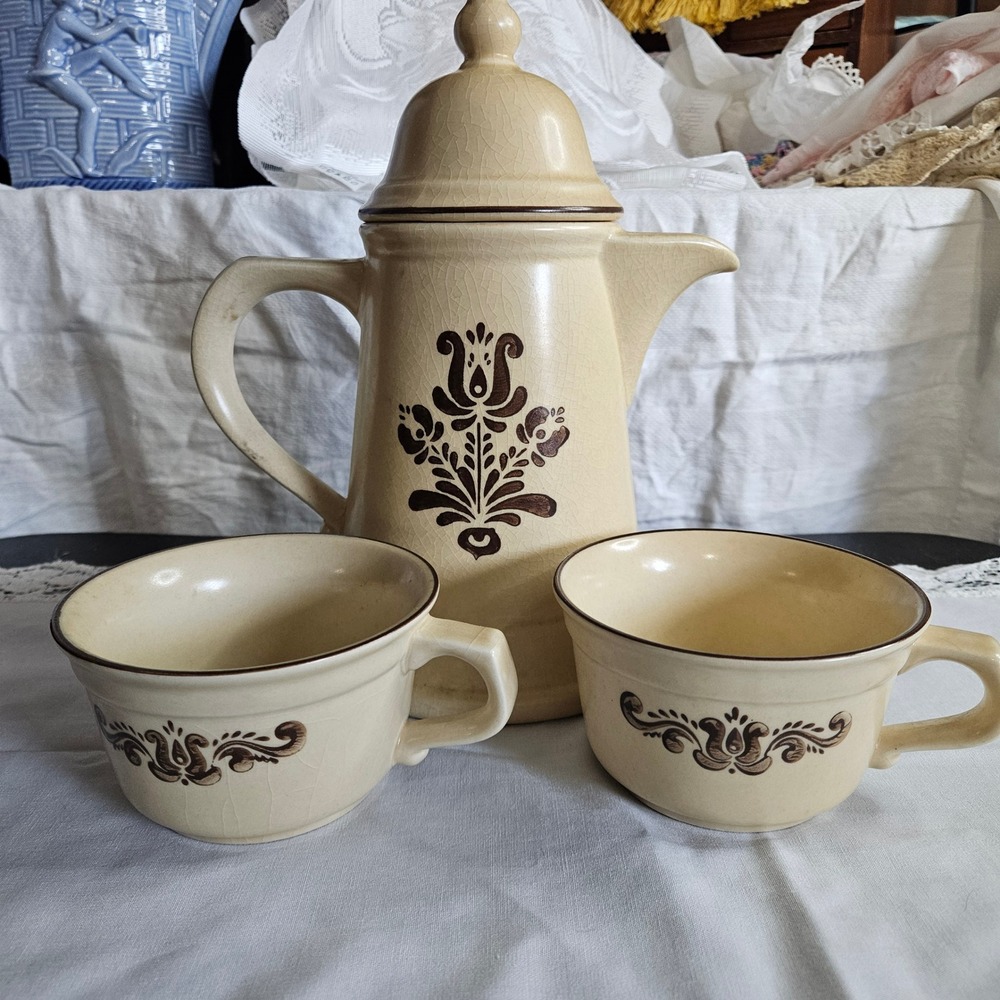 Pfaltzgraff Village 9" Coffee‎ Teapot w/ 2 cups